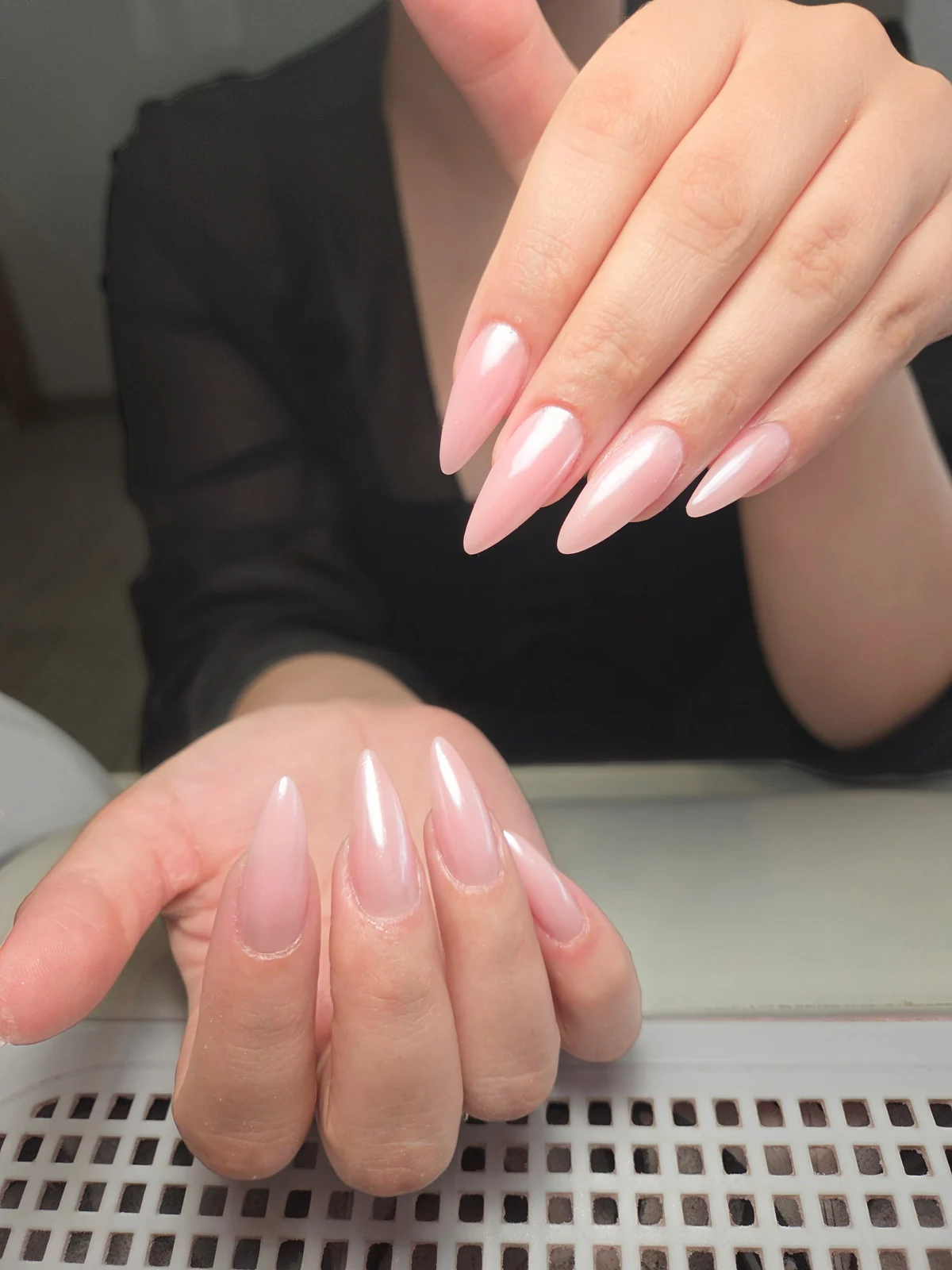Roséfarbene Nagelmodellage – eigene Arbeit von Lounge Privé